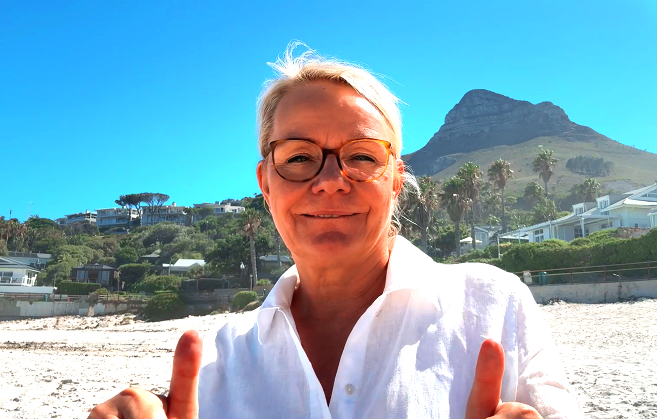 Annett Burmester mit Seele ISIE am Strand in Kapstadt – wahre Seelenidentität